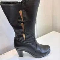 چکمه بلند سایز ۳۸  نو نو  مال برند چرم یاسه