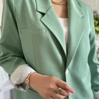 کت و شلوار های رنگی در مدل های مختلف داخل فروشگا