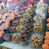کارگر میوه فروشی