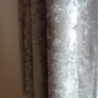 پرده مخمل سنگین سایه روشن طوسی نقره ای در حد نو.|پرده، رانر، رومیزی|تهران, منیریه|دیوار
