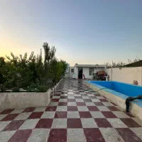باغچه با بنای قدیمی