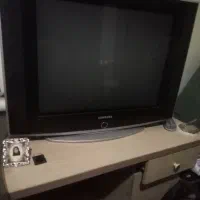 تلویزیون 21 اینچ سامسونگ قدیمی ولی سالم  همراه میز