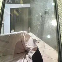 خانم جهت نظافت خانه