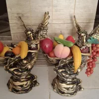 دو عددمجسمه و میوه مصنوعی