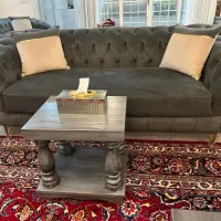 مبلمان راحتی چستر و میز جلو مبلی