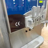 کارگر ساده  جهت  کار در اب میوه بستنی