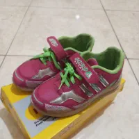 کفش دخترانه، زیبا و در حد نو سایز ۳۲ تا ۳۵