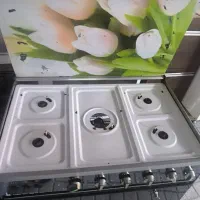 فروش یه عد گاز ۵ شعله دو کابینت دو طبق  ویک طبقه