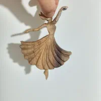 مجسمه زبیا از چوب گردو زن رقصان