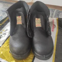 کفش ایمنی نگهبان|کیف، کفش، کمربند|شیراز, امام حسین|دیوار