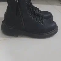 دو جفت کفش بوت و کتونی سایز ۳۸