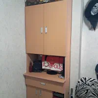 کمد تمیز ساعت ایستاده