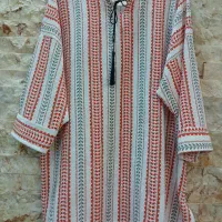 تعدادی لباس در حد نو