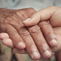 استخدام پرستار سالمند
