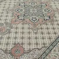 یک عدد قالی صحیح و سالم