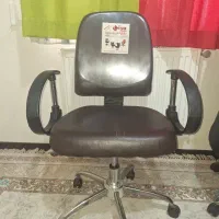 صندلی اداری سالم و تمیز