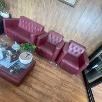 مبلمان و میز جلو مبلی چرم آلبالویی ۵ تومان|مبلمان خانگی و میز عسلی|رشت, پل تالشان|دیوار