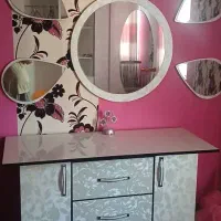 آینه به همراه میز کشو دار و کمد دار