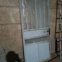 درب حال پذیرایی و حیاط خلوت