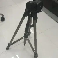 سه پایه‌ی عکاسی و فیلمبرداری سونی اصل.