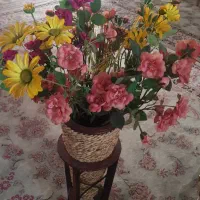 گلدان با گل دستساز و بسیار زیبا وفانتزی|گل مصنوعی|تهران, دریاچه شهدای خلیج فارس|دیوار