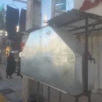 منقل کباب و یخچال ایستاده