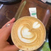 یک نفر نیروی خانم برای کافه