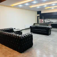 مبل چرمی لوکس میز جلومبلی چوب و فلز
