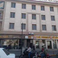 مطب،دفترکار،چسبیده به ایستگاه مترو، ۹۰ متر