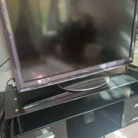 تلوزیون ۴۵اینچ پاناسونیک به همراه میزتلوزیون|تلویزیون و پروژکتور|شاهینشهر, نظامی|دیوار