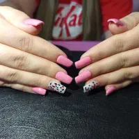 کاشت ناخن فقط ۲۰۰  در شهرک سینا