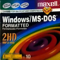 تعدادی سی دی  و فلاپی با قاب وکابل برق    وفن