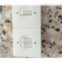 تعدادی کلید برق قدیمی