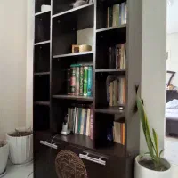 کتابخانه یا ویترین