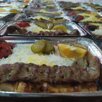 تهیه غذای گیلاس با برنج درجه یک ایرانی و گوشت گرم|خدمات پذیرایی، مراسم|قم, زنبیل آباد|دیوار