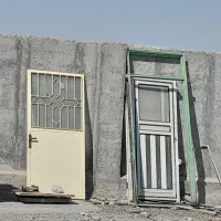 فروش یک در اتاق و یک در حمام و ۴ عدد پنجره|مصالح و تجهیزات ساختمان|بندرلنگه, |دیوار