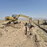 راننده بیل چرخ لاستیکی