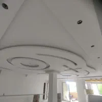 کارگر برای کار کناف و آرمسترانگ