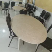 میز بیضی شکل