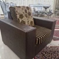 مبل ۷ نفره چرم بسیار تمیز و کاملا سالم