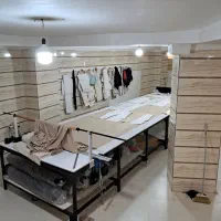 ب تعدادی خیاط ماهر و نیمه ماهر خانم و بیرون بر