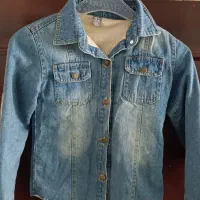 تعدادی لباس کم استفاده شده کودک ۸ تا ۱۰ سال