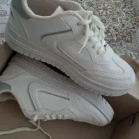 کفش اسپرت و کفش صندل نو