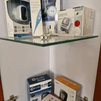 تعدادی لوازم پزشکی بخاطر جمع کردن مغازه