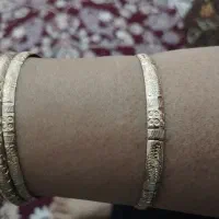 یک عدد النگو100تومان بالای تابلو بفروش میرسد