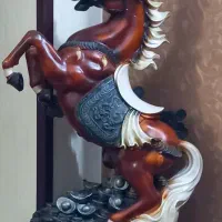 مجسمه اسب دونده و سرکش