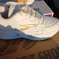 فروش کفش اسپرت. زنانه. مردانه .بچگانه|کیف، کفش، کمربند|چورزق, |دیوار