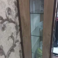 ویترین از جنس ام دی اف کاملاّ سا لم و در حد نو