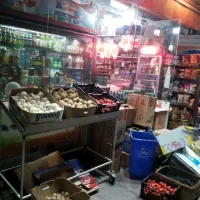 فروشنده وکارگرسوپرمارکت