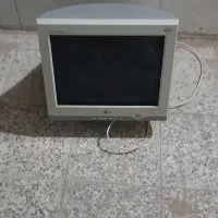 میزکامپیوتر و مانتیور